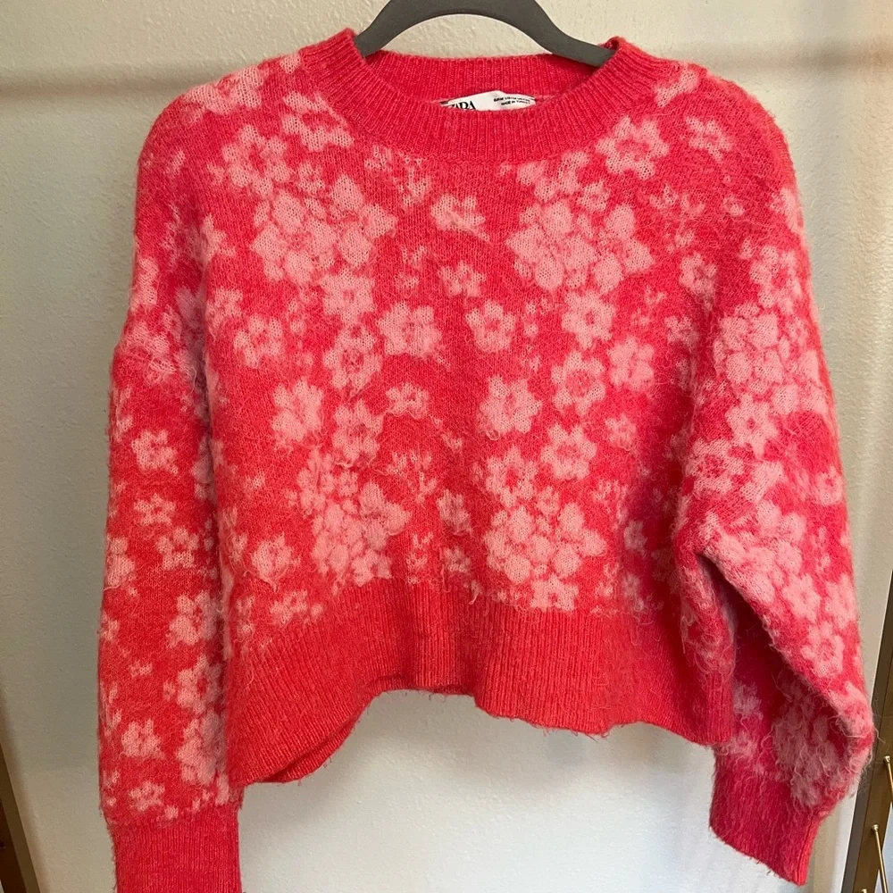 Zara Fuzzy Pink Cropped Crewneck Sweater with Floral Pattern - Picture 3 of 8